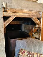 Moore's Old Pine Inn