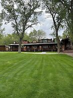 Moore's Old Pine Inn