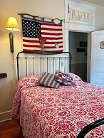 Moore's Old Pine Inn