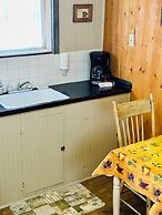 Moore's Old Pine Inn