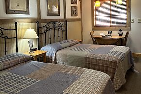 Moore's Old Pine Inn