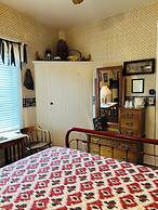 Moore's Old Pine Inn