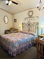 Moore's Old Pine Inn