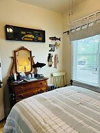 Moore's Old Pine Inn