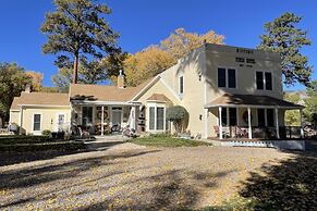 Moore's Old Pine Inn