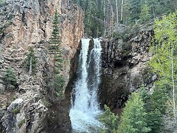 Moore's Old Pine Inn