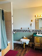 Moore's Old Pine Inn