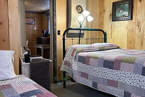 Moore's Old Pine Inn