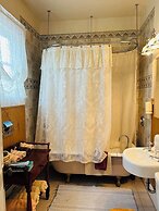 Moore's Old Pine Inn