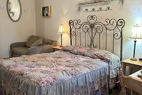 Moore's Old Pine Inn