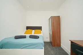 Charming Stoke-on-trent House Getaway