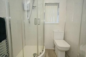 Charming Stoke-on-trent House Getaway