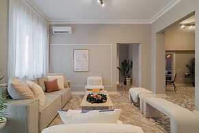 Loggia & Luxe 5BR Penthouse in Universitatii Area