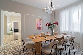 Loggia & Luxe 5BR Penthouse in Universitatii Area