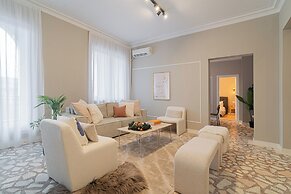 Loggia & Luxe 5BR Penthouse in Universitatii Area