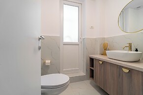 Loggia & Luxe 5BR Penthouse in Universitatii Area