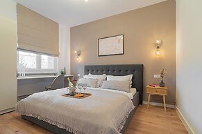 Loggia & Luxe 5BR Penthouse in Universitatii Area