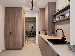 Loggia & Luxe 5BR Penthouse in Universitatii Area