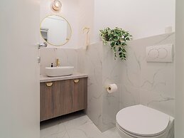 Loggia & Luxe 5BR Penthouse in Universitatii Area