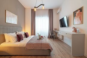 Loggia & Luxe 5BR Penthouse in Universitatii Area