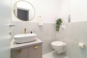 Loggia & Luxe 5BR Penthouse in Universitatii Area