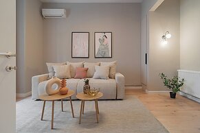 Loggia & Luxe 5BR Penthouse in Universitatii Area