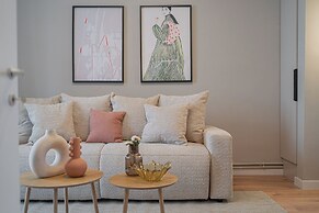 Loggia & Luxe 5BR Penthouse in Universitatii Area