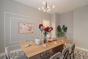 Loggia & Luxe 5BR Penthouse in Universitatii Area