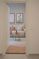 Loggia & Luxe 5BR Penthouse in Universitatii Area