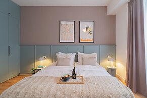 Loggia & Luxe 5BR Penthouse in Universitatii Area