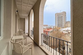 Loggia & Luxe 5BR Penthouse in Universitatii Area