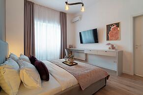 Loggia & Luxe 5BR Penthouse in Universitatii Area