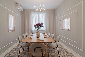 Loggia & Luxe 5BR Penthouse in Universitatii Area