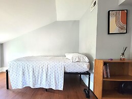 Budget Bed Room near Downtown