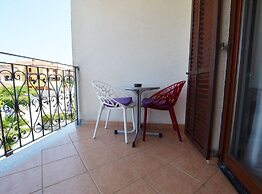 Sleek and Serene Flat and Rooms