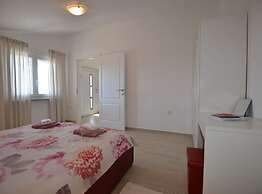 Lush and Sweet Escape Apartments