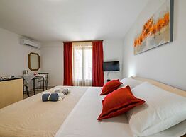 Calm and Stylish Rooms With Balcony