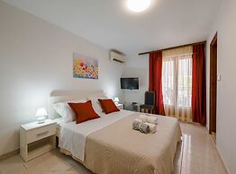 Calm and Stylish Rooms With Balcony