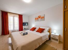 Calm and Stylish Rooms With Balcony