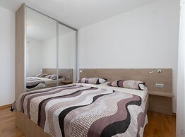 Modern Villa Near the Sea