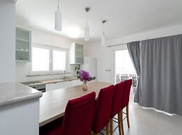 Modern Villa Near the Sea