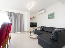 Modern Villa Near the Sea