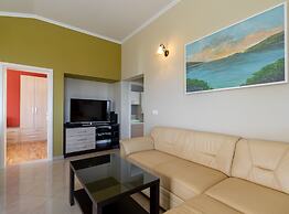 Modern Villa Near the Sea