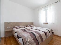 Modern Villa Near the Sea