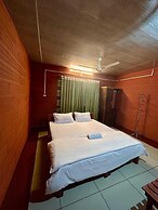 Misty Night Jungle Side Resort