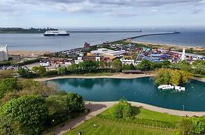1 Bed Flat - Sleeps 3 - Parking - Pet Friendly