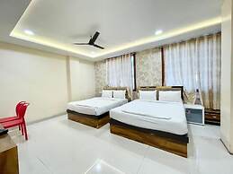 Hotel Rudra - near Ghats and Temple