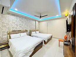 Hotel Rudra - near Ghats and Temple