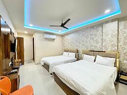 Hotel Rudra - near Ghats and Temple
