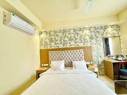 Hotel Rudra - near Ghats and Temple